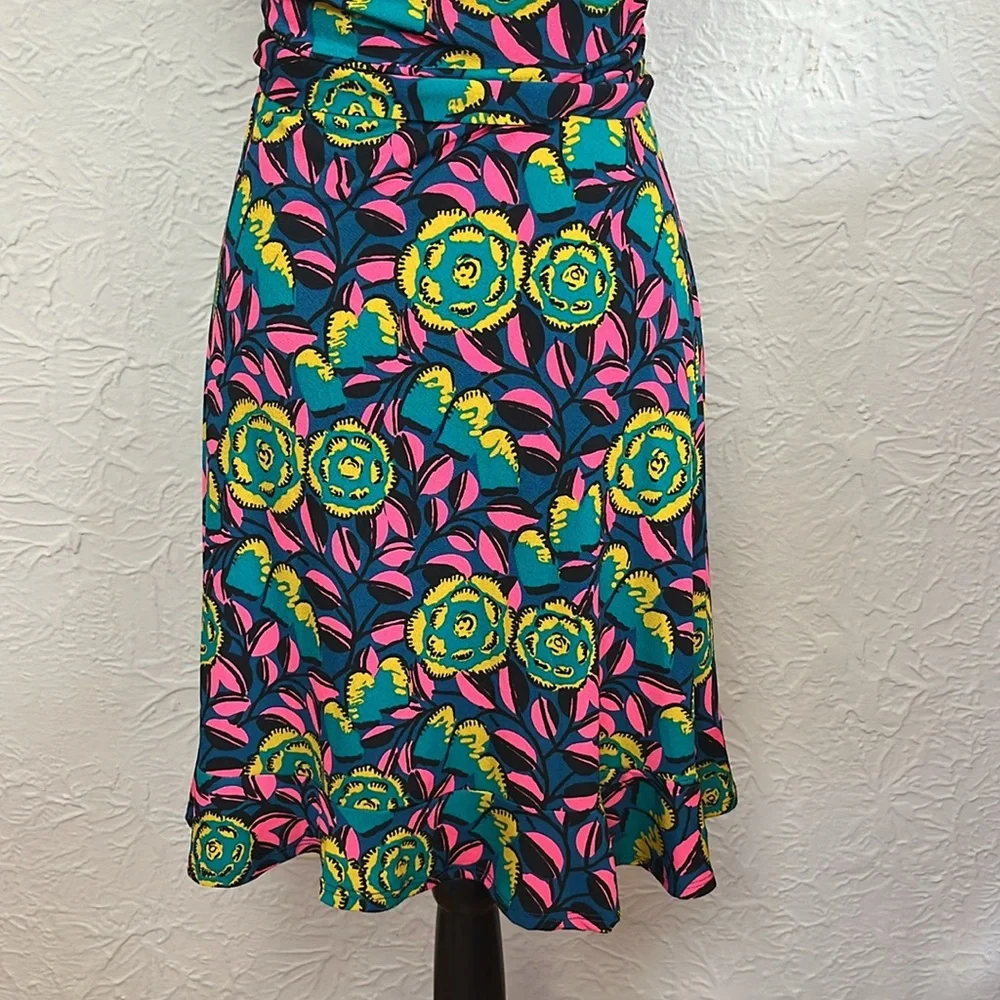 Leota The Perfect Wrap Midi Dress in Marche Fleur - Picture 10 of 13